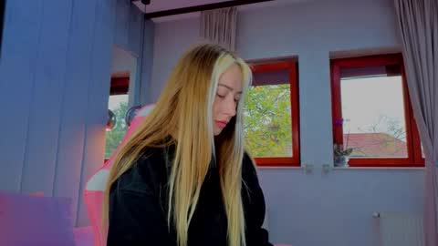 reina cummings online show from November 19, 6:57 am