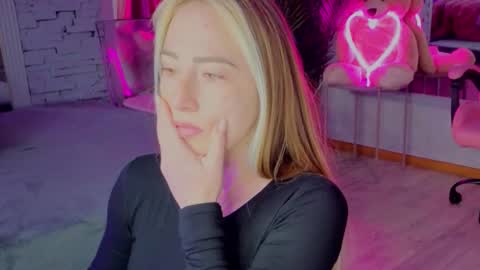 reina cummings online show from December 15, 7:34 am