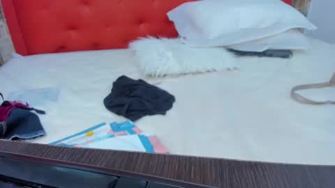 Snapshot of reina_loren chatting on December 23, 6:16 pm reina_loren online show from December 23, 6:16 pm