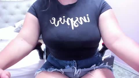 Snapshot of reina_loren chatting on March 12, 11:12 pm reina_loren online show from March 12, 11:12 pm