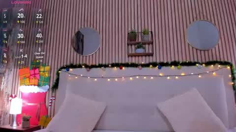 Snapshot of reina_loren chatting on December 4, 4:55 am reina_loren online show from December 4, 4:55 am