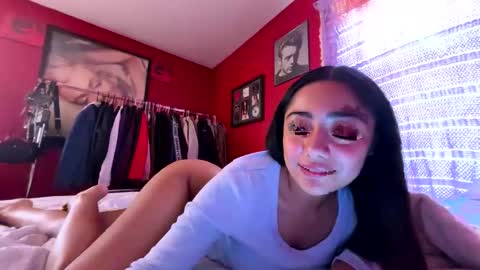 reinaassss online show from April 15, 5:20 pm