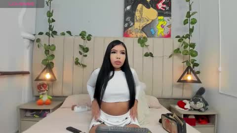 Snapshot of reishell_ross chatting on February 6, 3:26 pm Reishell ross online show from February 6, 3:26 pm