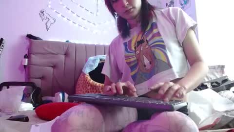 reiv_femboy online show from December 5, 8:27 pm