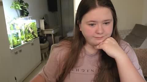 Snapshot of remirann_ chatting on November 27, 9:33 am Ann OF - remirann21 online show from November 27, 9:33 am