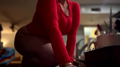 Snapshot of remmissecrets chatting on December 25, 12:05 am remmissecrets online show from December 25, 12:05 am