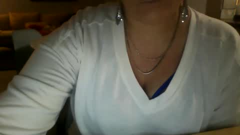 Snapshot of remmissecrets chatting on January 19, 3:39 am remmissecrets online show from January 19, 3:39 am