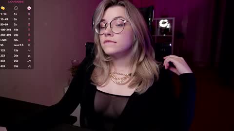 Snapshot of remywild chatting on December 13, 8:47 pm RemyWild online show from December 13, 8:47 pm