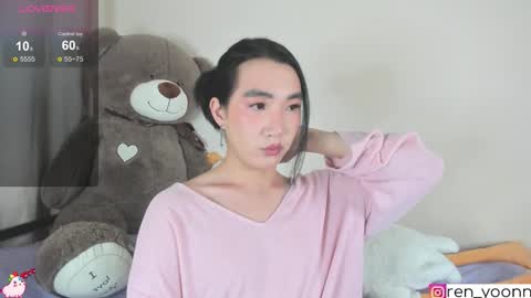 Snapshot of ren_yoonn chatting on October 31, 3:18 am Ren online show from October 31, 3:18 am