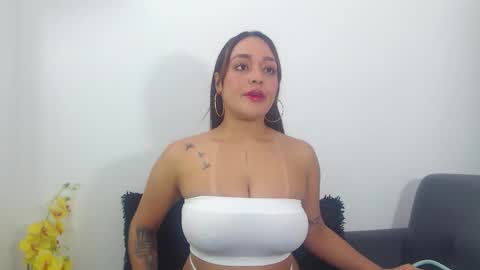 renatabrownn28 online show from March 19, 2:32 pm