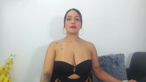 renatabrownn28 online show from April 5, 9:39 am