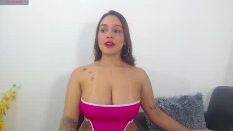 Snapshot of renatabrownn28 chatting on April 19, 9:28 pm renatabrownn28 online show from April 19, 9:28 pm