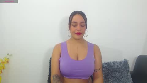 Snapshot of renatabrownn28 chatting on April 21, 8:31 am renatabrownn28 online show from April 21, 8:31 am