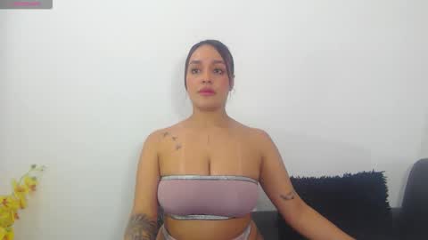 Snapshot of renatabrownn28 chatting on April 25, 1:41 pm renatabrownn28 online show from April 25, 1:41 pm