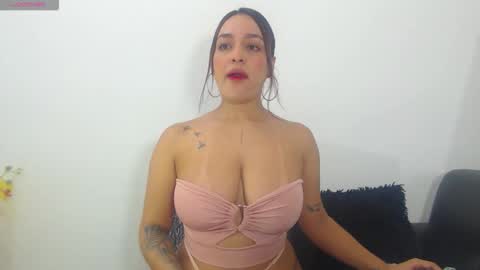 Snapshot of renatabrownn28 chatting on May 3, 9:37 am renatabrownn28 online show from May 3, 9:37 am