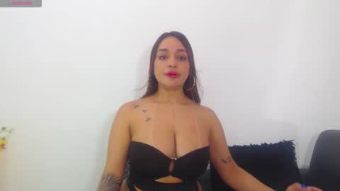 Snapshot of renatabrownn28 chatting on May 6, 7:30 pm renatabrownn28 online show from May 6, 7:30 pm