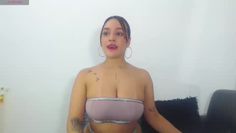 Snapshot of renatabrownn28 chatting on May 8, 8:41 am renatabrownn28 online show from May 8, 8:41 am