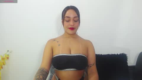Snapshot of renatabrownn28 chatting on May 13, 7:06 am renatabrownn28 online show from May 13, 7:06 am