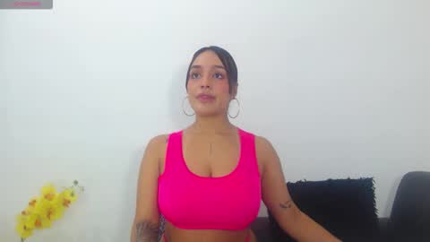Snapshot of renatabrownn28 chatting on May 28, 4:32 am renatabrownn28 online show from May 28, 4:32 am