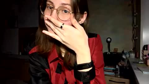 Snapshot of renayreisdorf chatting on February 5, 4:22 pm Mia online show from February 5, 4:22 pm