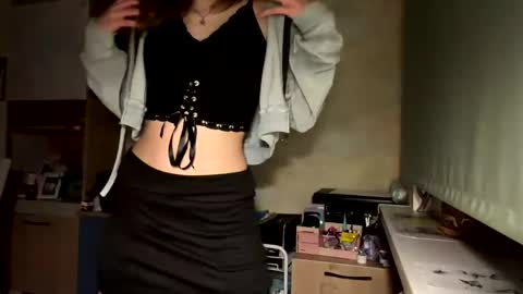 Mia online show from April 18, 7:58 pm