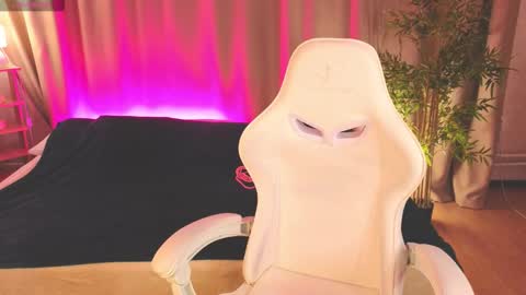 rene_shine online show from March 15, 5:19 pm