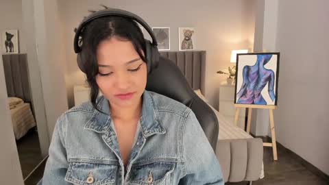 Snapshot of renee_shelby_ chatting on December 4, 12:19 am Renee Shelby online show from December 4, 12:19 am