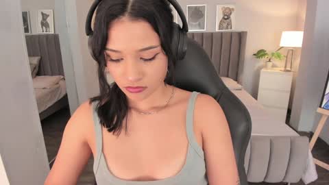 Snapshot of renee_shelby_ chatting on December 9, 11:56 pm Renee Shelby online show from December 9, 11:56 pm