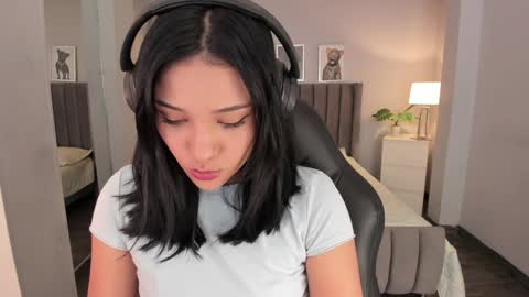 Snapshot of renee_shelby_ chatting on December 12, 8:10 pm Renee Shelby online show from December 12, 8:10 pm