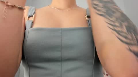 Snapshot of renee_shelby_ chatting on February 12, 9:33 pm Renee Shelby online show from February 12, 9:33 pm