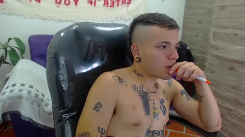 Snapshot of rennesanti chatting on December 6, 7:21 am R E N E online show from December 6, 7:21 am