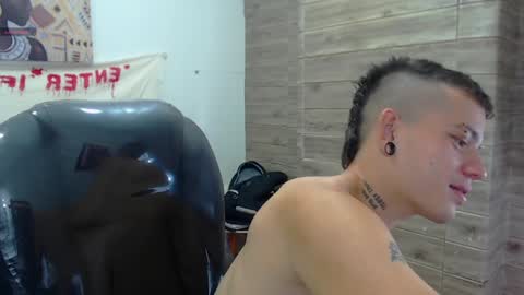 Snapshot of rennesanti chatting on December 11, 4:28 am R E N E online show from December 11, 4:28 am