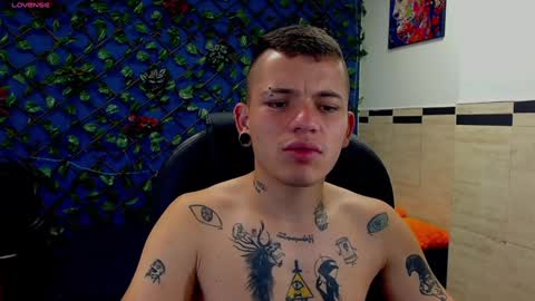 Snapshot of rennesanti chatting on January 14, 3:43 am R E N E online show from January 14, 3:43 am