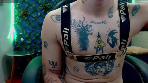 Snapshot of rennesanti chatting on January 21, 6:54 am R E N E online show from January 21, 6:54 am