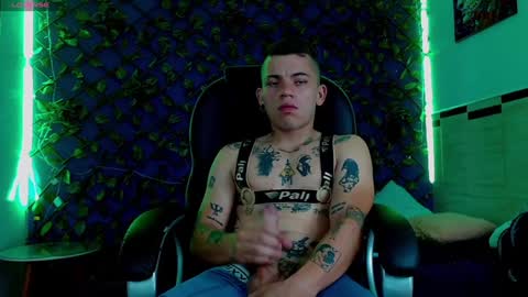 Snapshot of rennesanti chatting on January 23, 5:35 am R E N E online show from January 23, 5:35 am