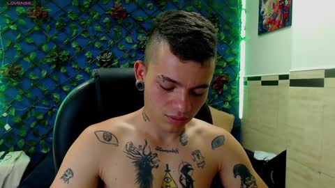 Snapshot of rennesanti chatting on January 27, 7:14 am R E N E online show from January 27, 7:14 am