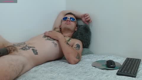 Snapshot of rennesanti chatting on January 29, 7:36 am R E N E online show from January 29, 7:36 am