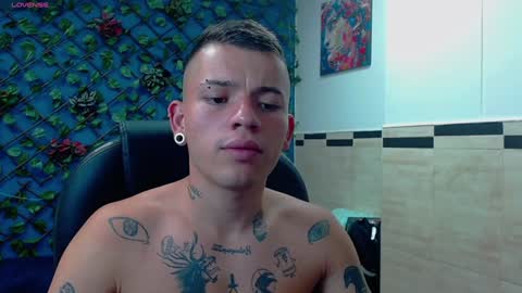 Snapshot of rennesanti chatting on February 8, 4:14 am R E N E online show from February 8, 4:14 am