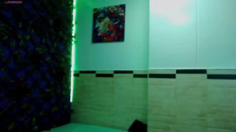 Snapshot of rennesanti chatting on February 12, 7:34 am R E N E online show from February 12, 7:34 am