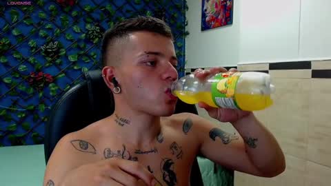 Snapshot of rennesanti chatting on February 13, 5:05 am R E N E online show from February 13, 5:05 am