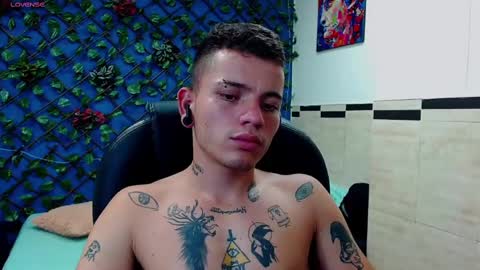 Snapshot of rennesanti chatting on February 19, 4:34 am R E N E online show from February 19, 4:34 am