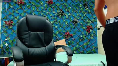 Snapshot of rennesanti chatting on February 23, 5:56 am R E N E online show from February 23, 5:56 am