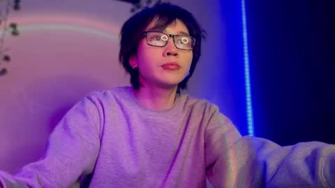 rennuts online show from December 6, 6:06 pm