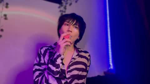 rennuts online show from December 7, 6:15 pm