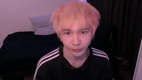 rennuts online show from March 26, 9:15 am