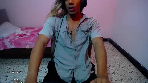 Snapshot of restrainged chatting on December 5, 9:17 am Rest online show from December 5, 9:17 am