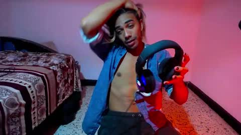 Snapshot of restrainged chatting on February 5, 3:09 pm Rest online show from February 5, 3:09 pm