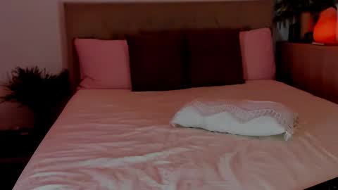 revealyourdarkdesires online show from January 18, 11:08 pm