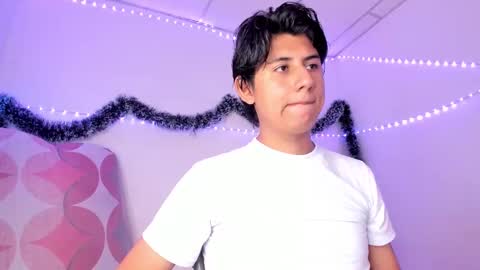 Snapshot of reylatino24 chatting on February 8, 9:07 pm reylatino24 online show from February 8, 9:07 pm