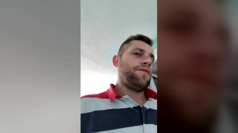 Snapshot of reyver94 chatting on May 31, 7:37 am reyver94 online show from May 31, 7:37 am
